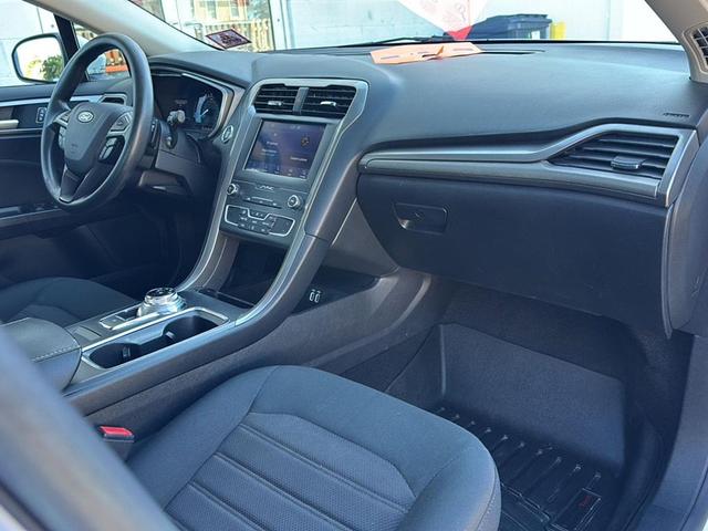 Photo of 2019 White Ford Fusion