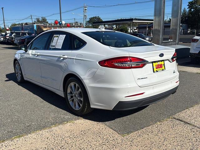 Photo of 2019 White Ford Fusion