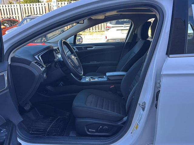 Photo of 2019 White Ford Fusion