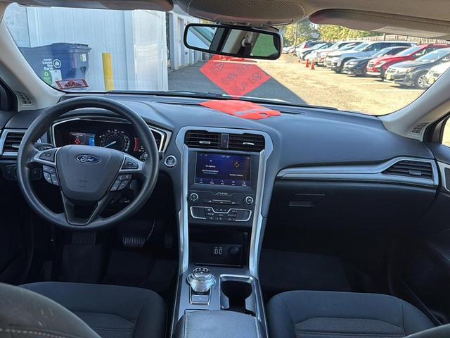 Photo of 2019 White Ford Fusion