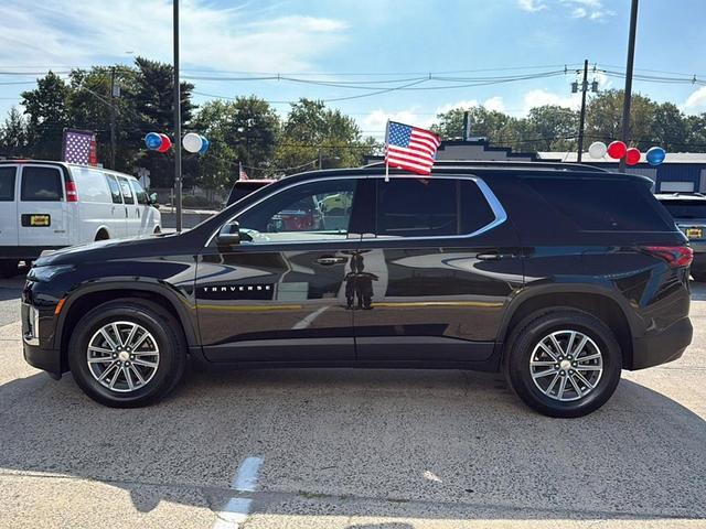 Photo of 2022 Mosaic Black Metallic Chevrolet Traverse