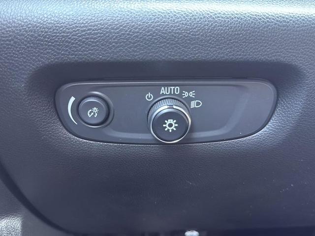 Photo of 2022 Mosaic Black Metallic Chevrolet Traverse