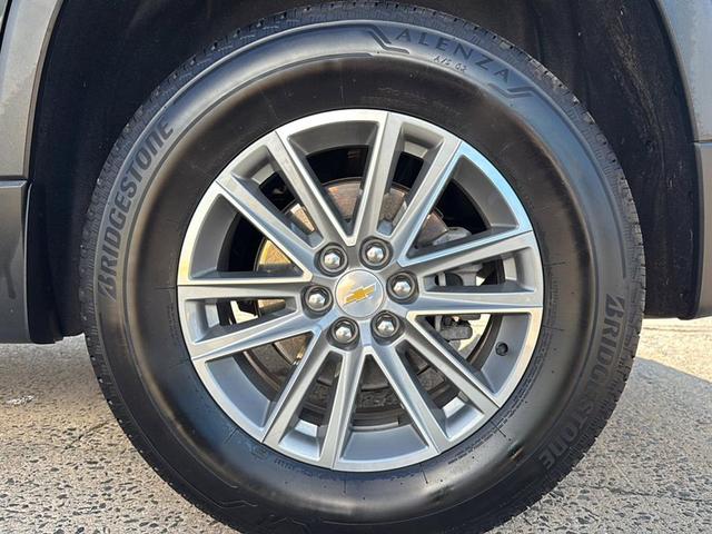 Photo of 2022 Mosaic Black Metallic Chevrolet Traverse