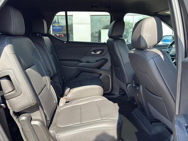 Photo of 2022 Mosaic Black Metallic Chevrolet Traverse