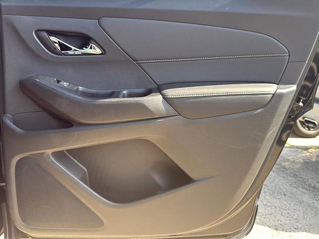 Photo of 2022 Mosaic Black Metallic Chevrolet Traverse