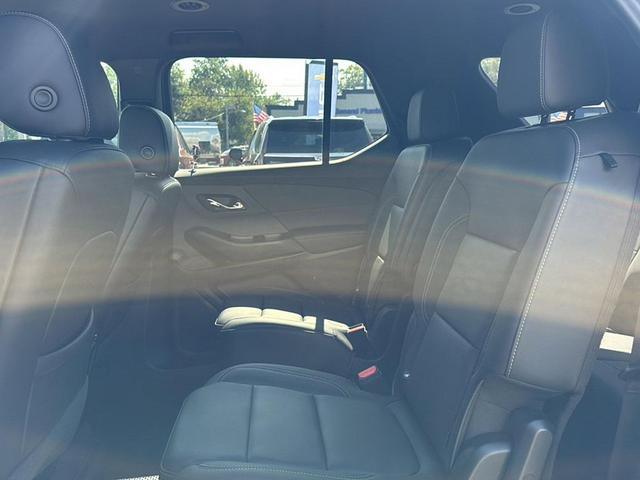 Photo of 2022 Mosaic Black Metallic Chevrolet Traverse