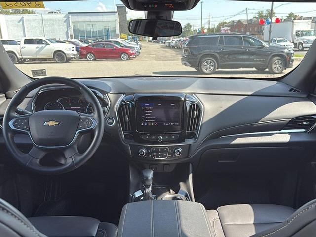 Photo of 2022 Mosaic Black Metallic Chevrolet Traverse