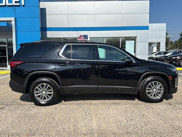 Photo of 2022 Mosaic Black Metallic Chevrolet Traverse