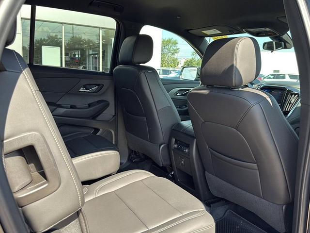 Photo of 2022 Mosaic Black Metallic Chevrolet Traverse