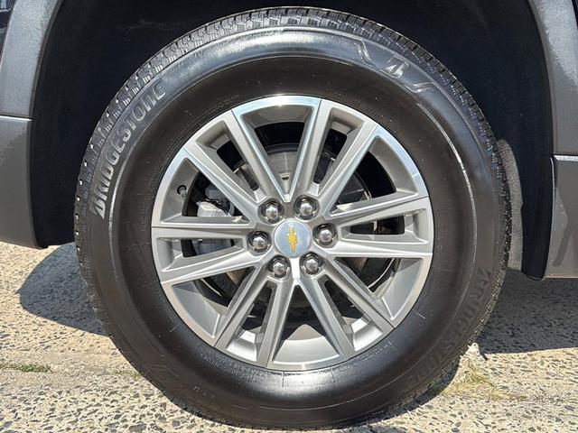 Photo of 2022 Mosaic Black Metallic Chevrolet Traverse