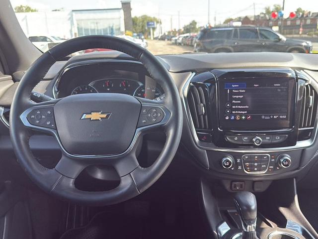 Photo of 2022 Mosaic Black Metallic Chevrolet Traverse