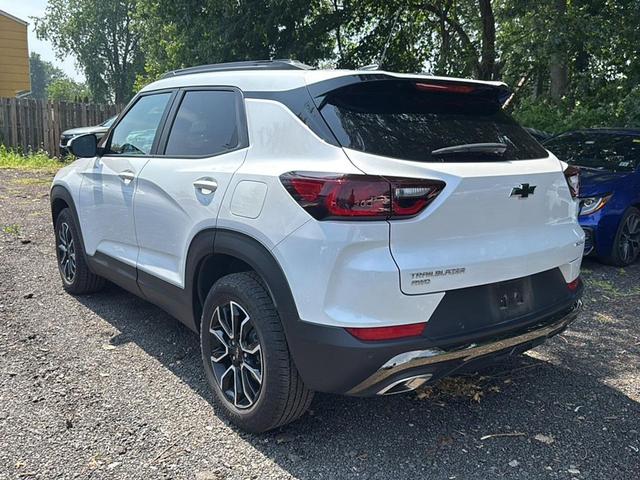 Photo of 2024 White Chevrolet Trailblazer