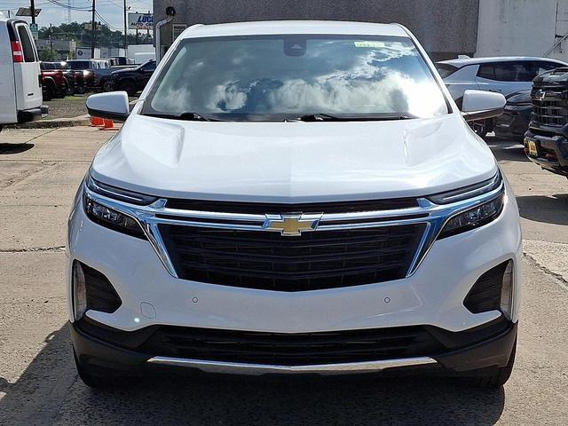 Photo of 2024 White Chevrolet Equinox