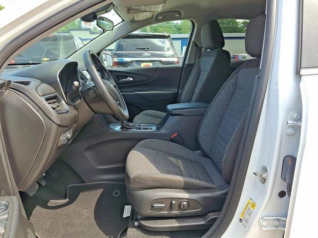 Photo of 2024 White Chevrolet Equinox