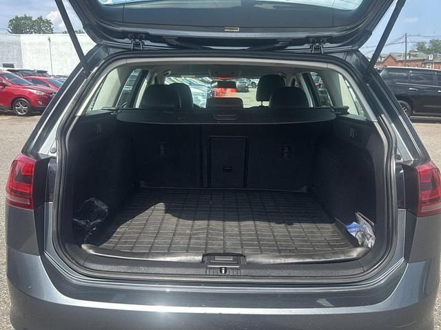 Photo of 2015 Platinum Gray Metallic Volkswagen Golf SportWagen
