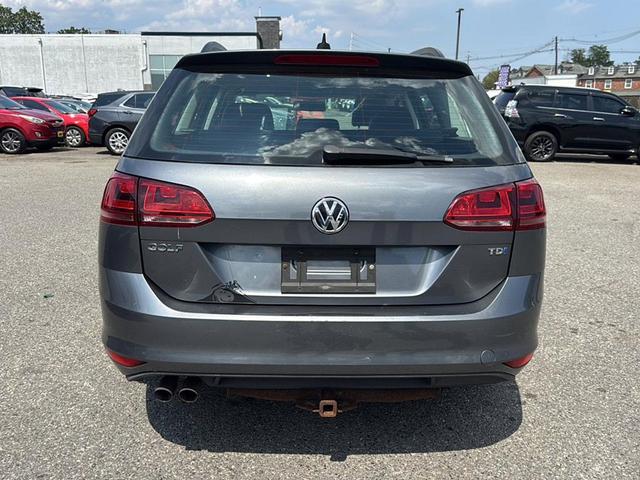 Photo of 2015 Platinum Gray Metallic Volkswagen Golf SportWagen