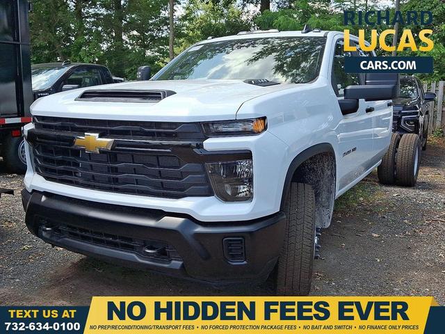 Photo of 2025 Summit White Chevrolet Silverado 3500