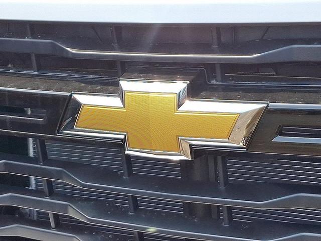 Photo of 2025 Summit White Chevrolet Silverado 3500