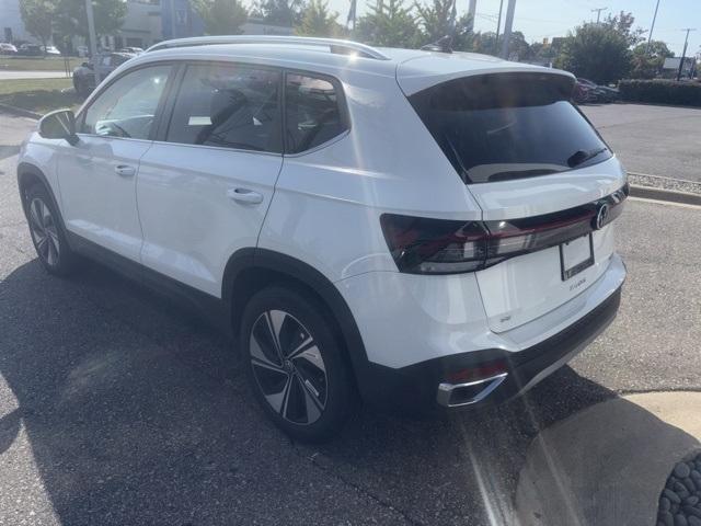 Photo of 2025 Pure White Volkswagen Taos
