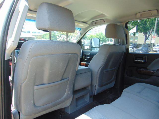 Photo of 2015 Quicksilver Metallic GMC Sierra 3500