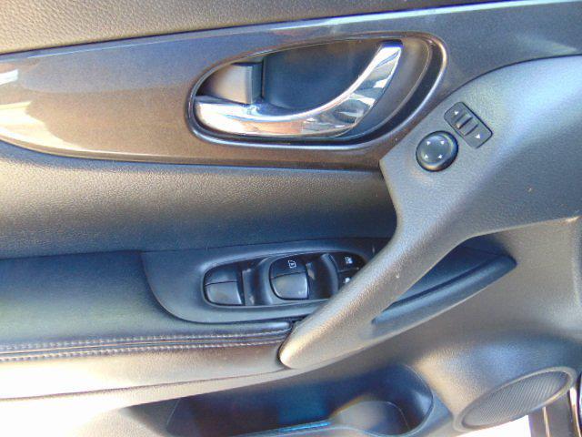 Photo of 2018 Magnetic Black Nissan Rogue