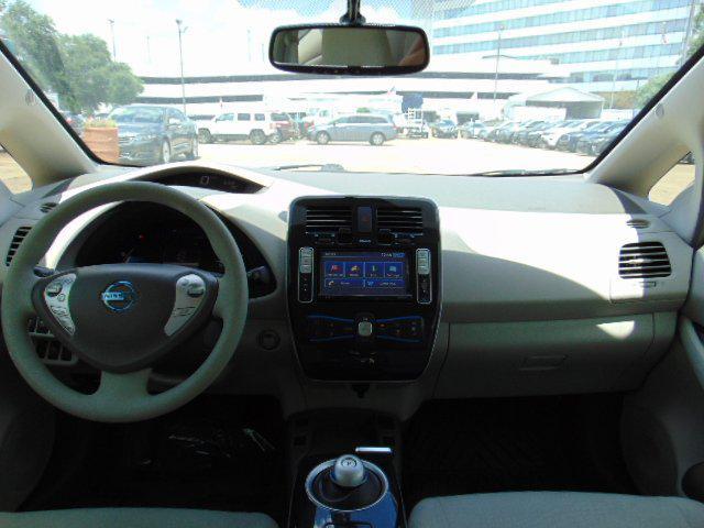 Photo of 2011 Brilliant Silver Nissan Leaf