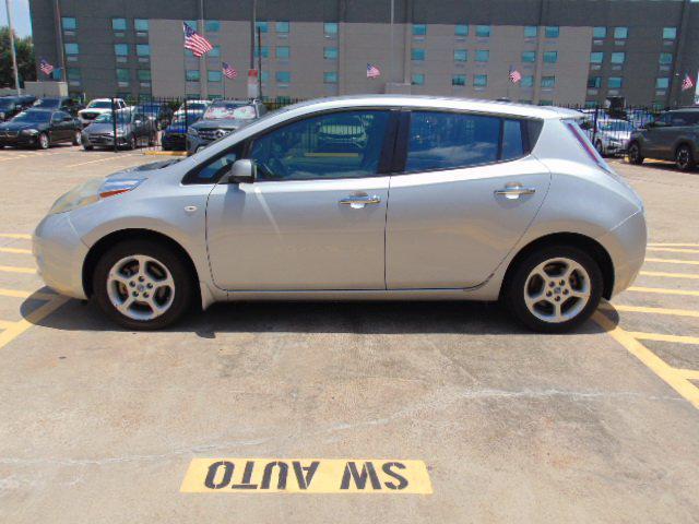 Photo of 2011 Brilliant Silver Nissan Leaf