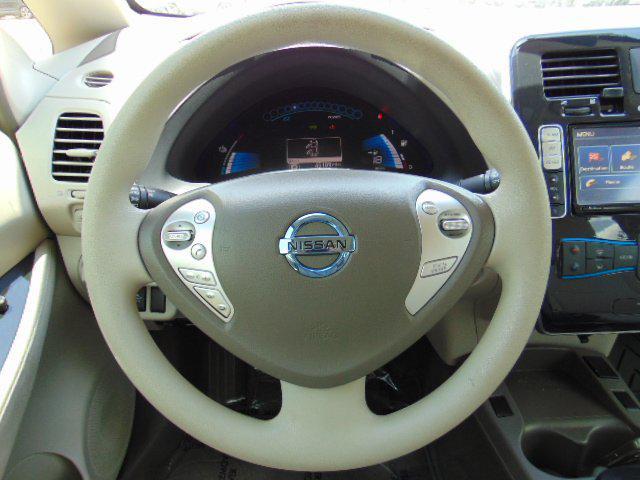 Photo of 2011 Brilliant Silver Nissan Leaf