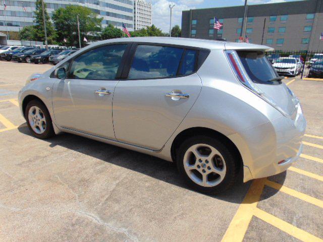 Photo of 2011 Brilliant Silver Nissan Leaf