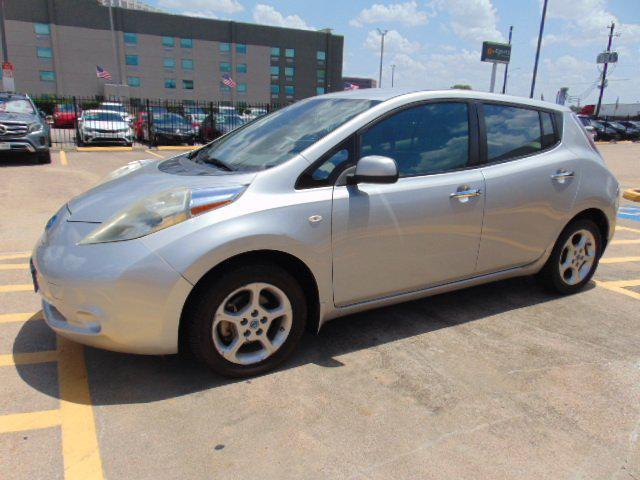 Photo of 2011 Brilliant Silver Nissan Leaf