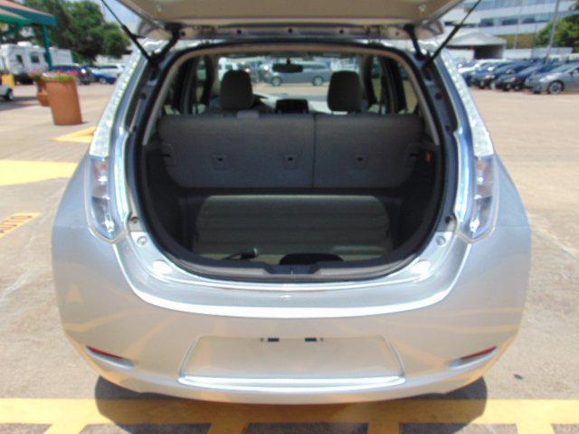Photo of 2011 Brilliant Silver Nissan Leaf
