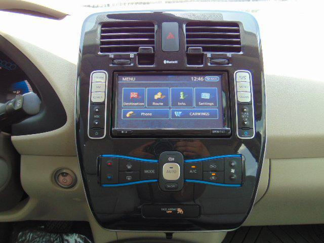 Photo of 2011 Brilliant Silver Nissan Leaf