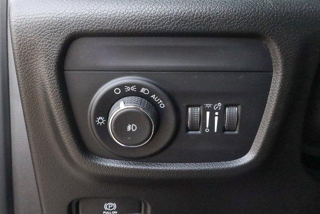 Photo of 2022 Silver Zynith Jeep Grand Cherokee L