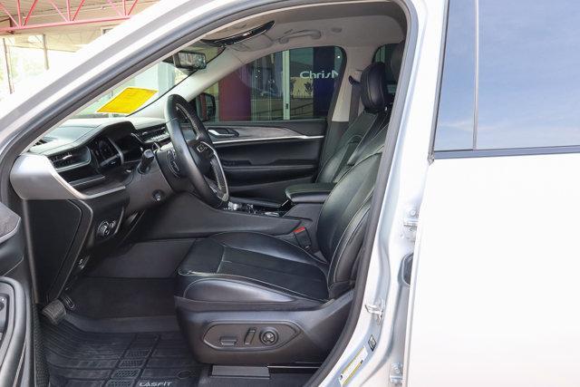 Photo of 2022 Silver Zynith Jeep Grand Cherokee L