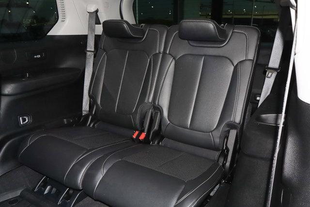 Photo of 2022 Silver Zynith Jeep Grand Cherokee L