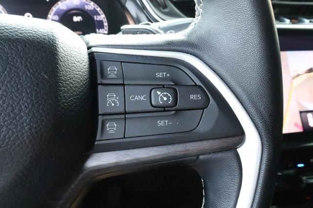 Photo of 2022 Silver Zynith Jeep Grand Cherokee L