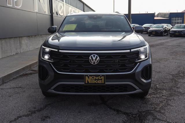 Photo of 2024 Platinum Gray Metallic Volkswagen Atlas Cross Sport