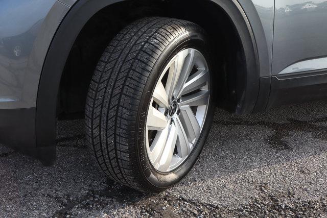 Photo of 2024 Platinum Gray Metallic Volkswagen Atlas Cross Sport