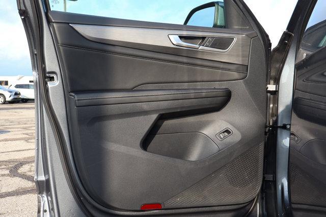 Photo of 2024 Platinum Gray Metallic Volkswagen Atlas Cross Sport