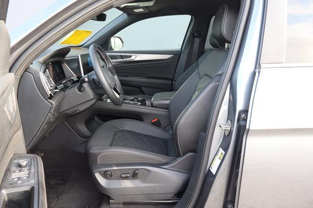 Photo of 2024 Platinum Gray Metallic Volkswagen Atlas Cross Sport
