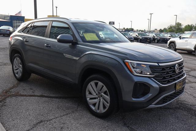 Photo of 2024 Platinum Gray Metallic Volkswagen Atlas Cross Sport