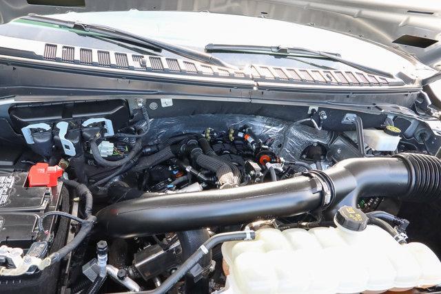 Photo of 2023 Iconic Silver Metallic Ford Expedition