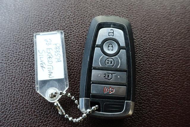 Photo of 2023 Iconic Silver Metallic Ford Expedition