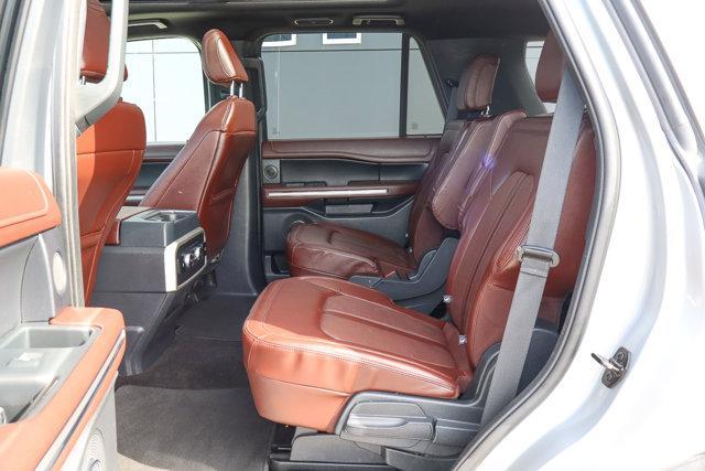 Photo of 2023 Iconic Silver Metallic Ford Expedition