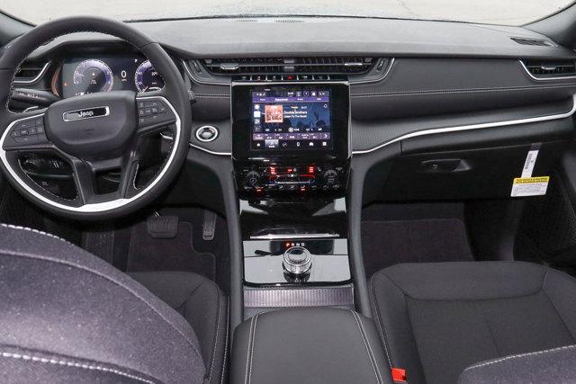 Photo of 2025 Diamond Black Jeep Grand Cherokee L