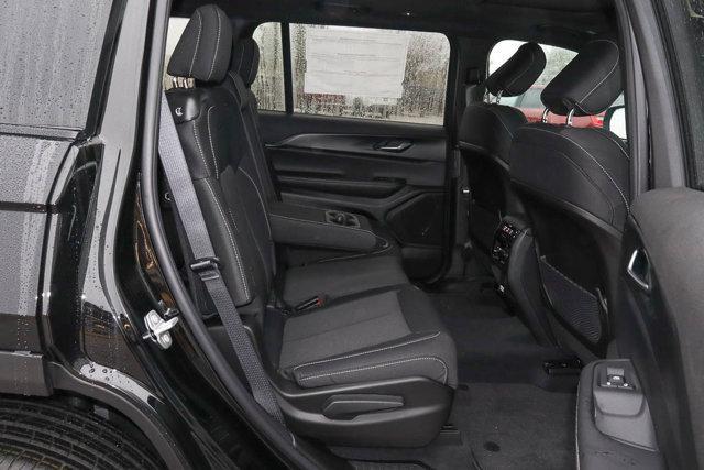 Photo of 2025 Diamond Black Jeep Grand Cherokee L