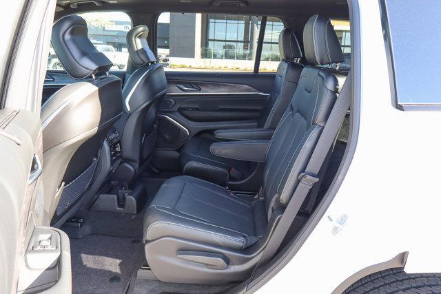 Photo of 2025 Bright White Clearcoat Jeep Grand Cherokee L