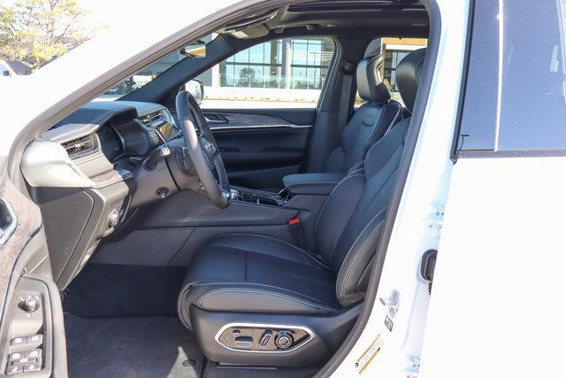 Photo of 2025 Bright White Clearcoat Jeep Grand Cherokee L