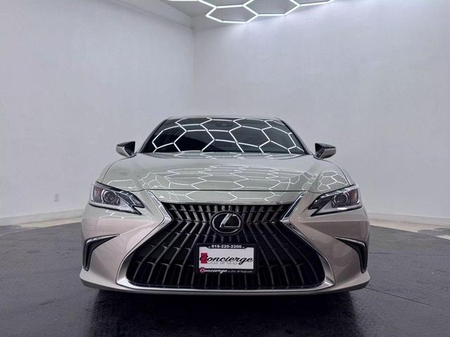 Photo of 2023 Silver Lexus ES 300h