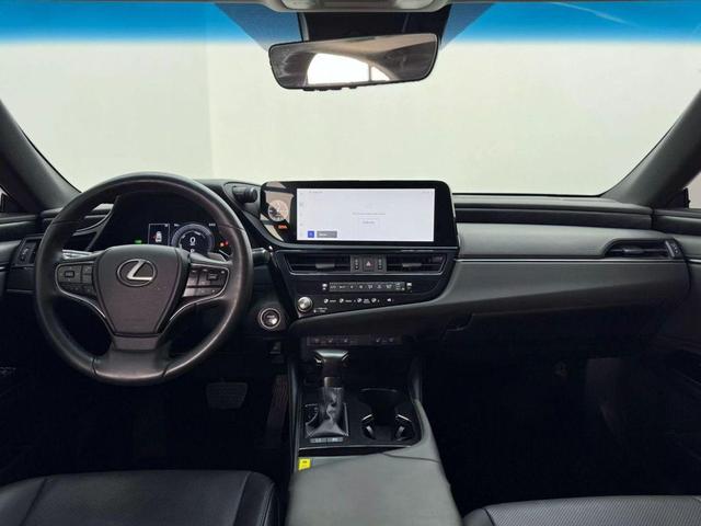 Photo of 2023 Silver Lexus ES 300h